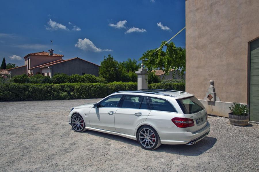  Mercedes-Benz E63 AMG Wagon 2012 года  (фото 16 из 43)